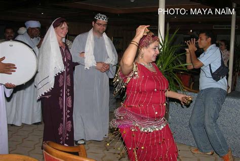 sharmota|Egyptian sharmota with her boy friend .